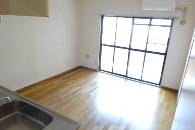 居室・リビング　別号室の写真です