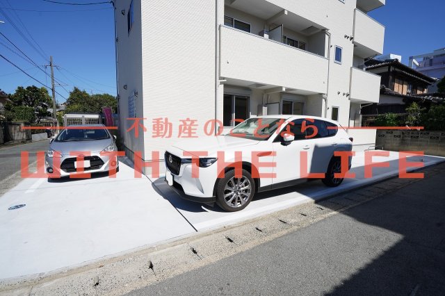 駐車場　車をお持ちの方に嬉しい駐車場付きの物件です