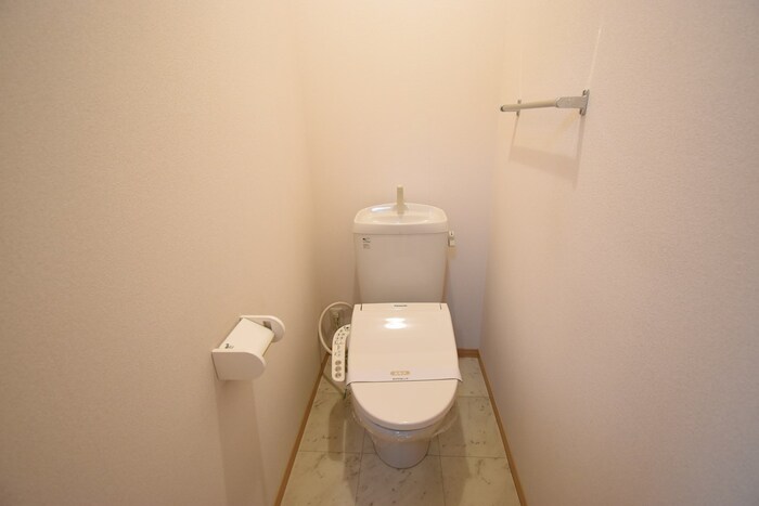 トイレ　温水洗浄暖房便座