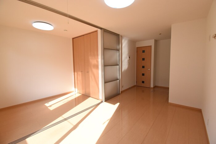 居室・リビング　ＬＤＫ９．５帖 洋室３帖