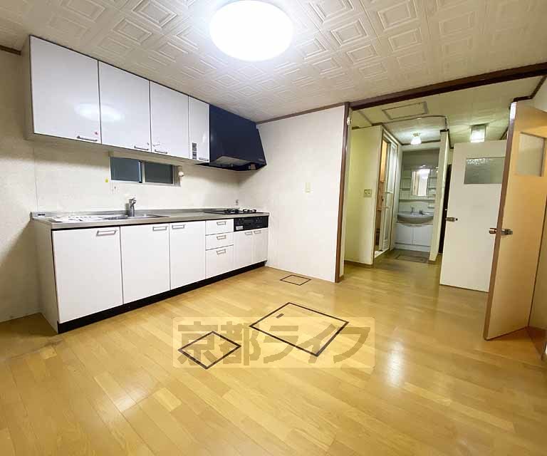 居室・リビング　落ち着いた雰囲気のお部屋です