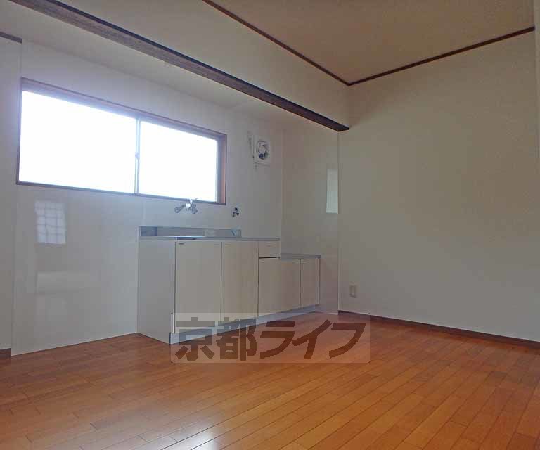 居室・リビング　大自然に囲まれた上高野エリアにたつ、広々とした貸家です。