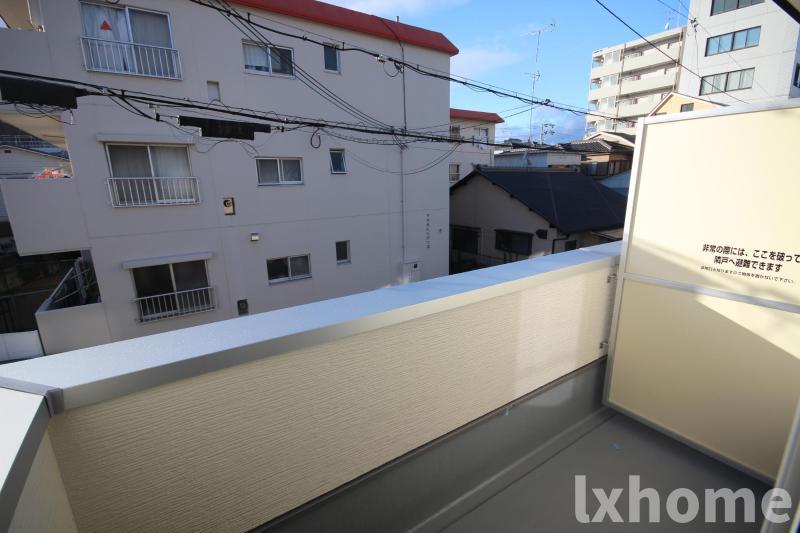 バルコニー　外からの目が気にならないバルコニーで洗濯物が干せます