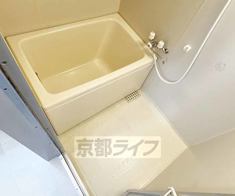 バス・シャワールーム　清潔感のあるバスルームです・