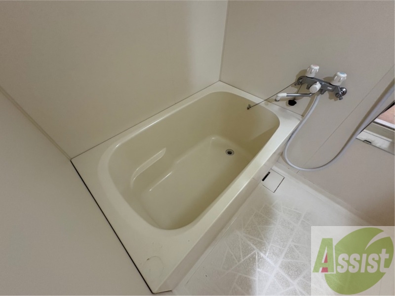 バス・シャワールーム　お風呂になります。一日の疲れを癒してくださいね。