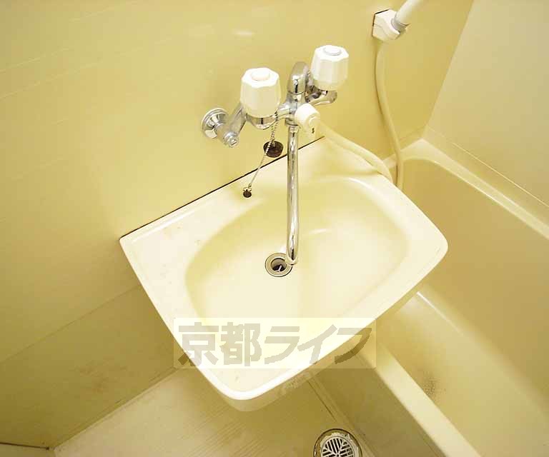 洗面設備　洗面台はお風呂に。