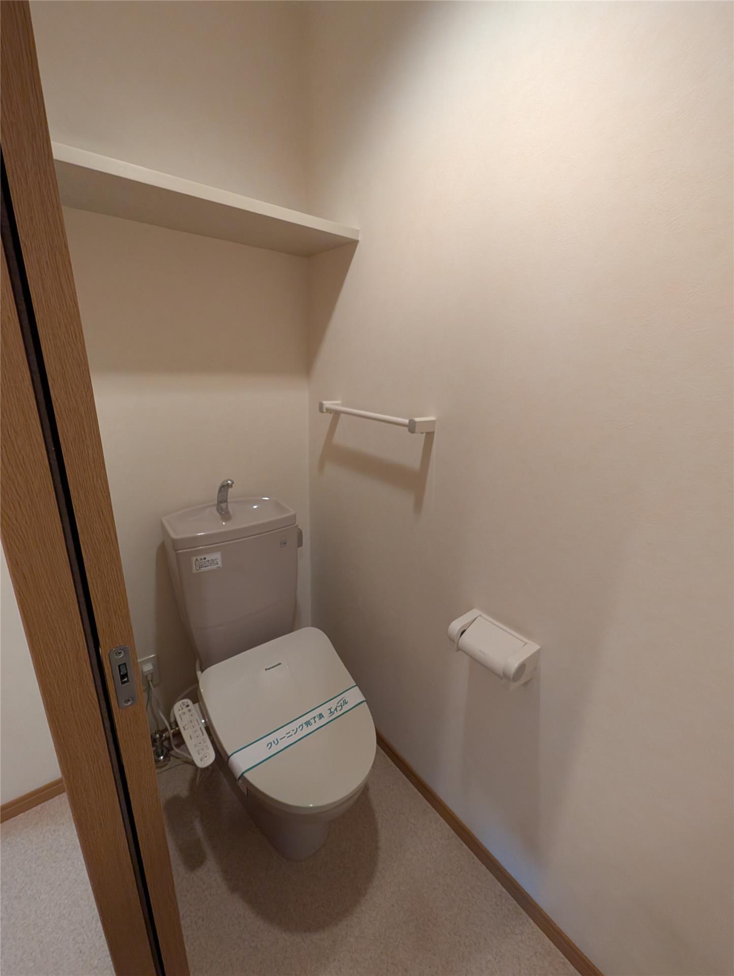 トイレ　写真は同タイプの別部屋です。