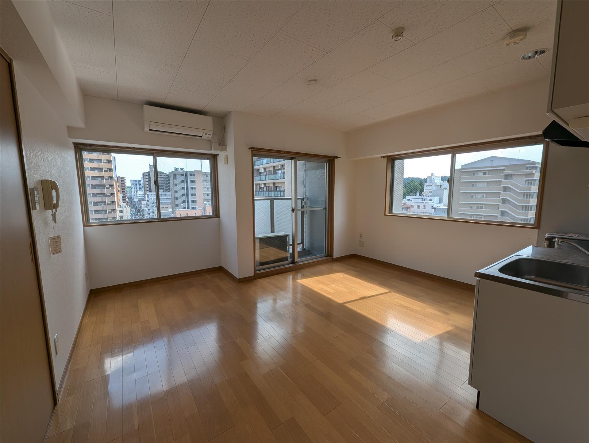 居室・リビング　写真は同タイプの別部屋です。