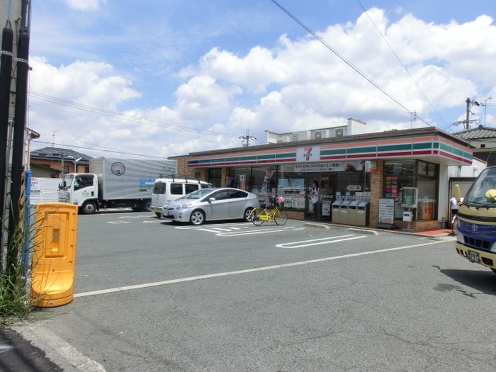 コンビニ　セブンイレブン（コンビニ）まで254m