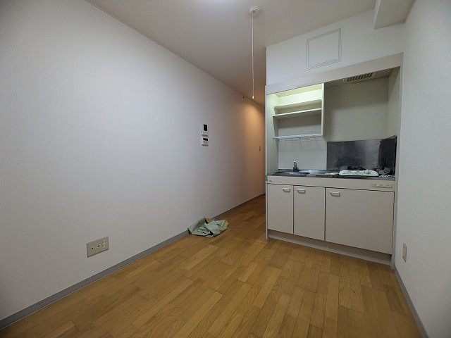 キッチン　同物件、別号室のものです。