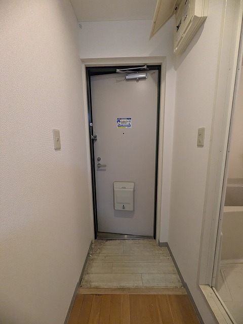 玄関　同物件、別号室のものです。