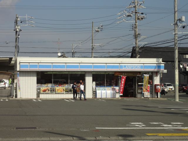 コンビニ　ローソン（コンビニ）まで620m