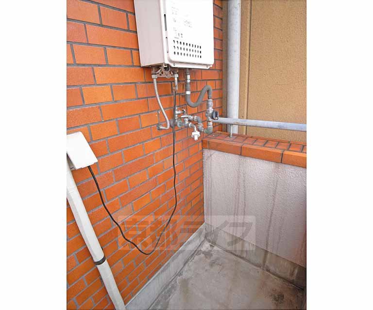 バルコニー　洗濯機は室外です。