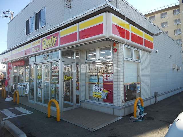 コンビニ　デイリーヤマザキ 丘里工業団地店（コンビニ）まで422m