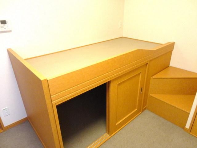 居室・リビング　★収納付きベット★