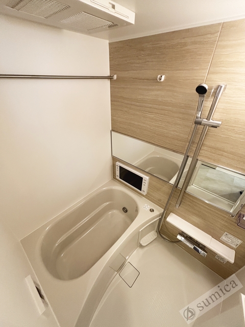 バス・シャワールーム　浴室テレビ付きの大きいバスでお寛ぎください♪♪