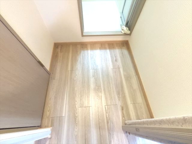 洗面設備　バスルーム前のスペース