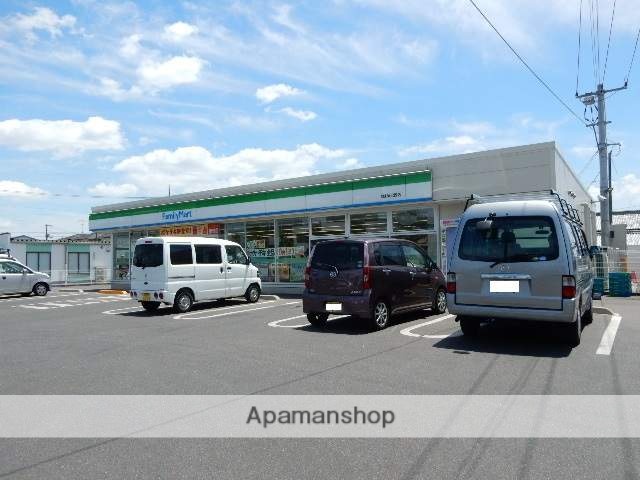 コンビニ　ファミリーマート辰巳西店（コンビニ）まで1000m
