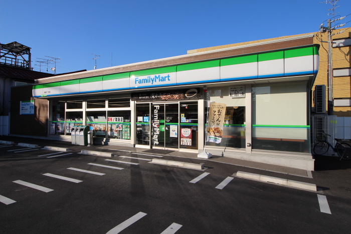 コンビニ　ファミリーマート千種内山店（コンビニ）まで211m