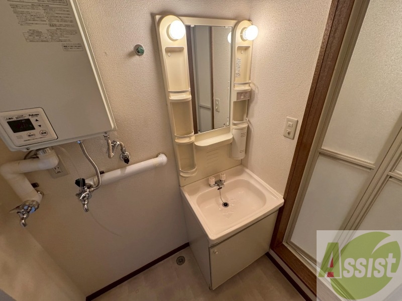 洗面設備　こちらに洗面台があります。朝の洗顔はこちらで。