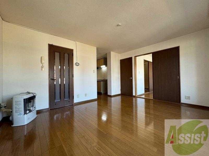 居室・リビング　広くてキレイなお部屋が広がっていて、充実した生活が送れそう。