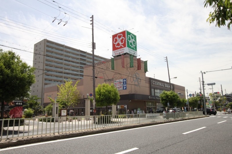 スーパー　ライフセントラルスクエア北畠店（スーパー）まで375m