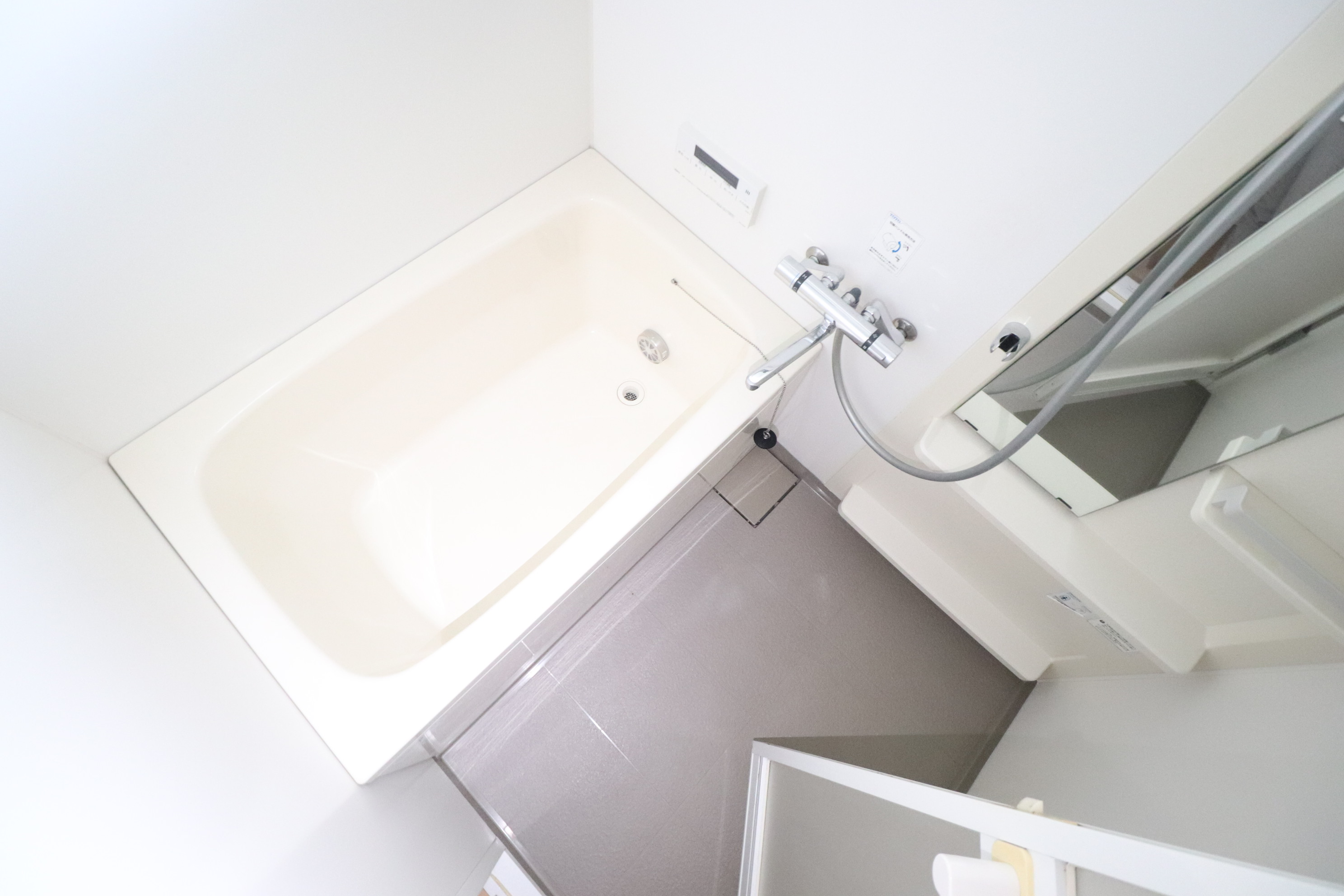 バス・シャワールーム　鏡付きのお風呂♪