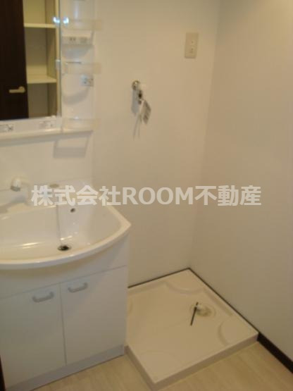 洗面設備　明るい洗面所です