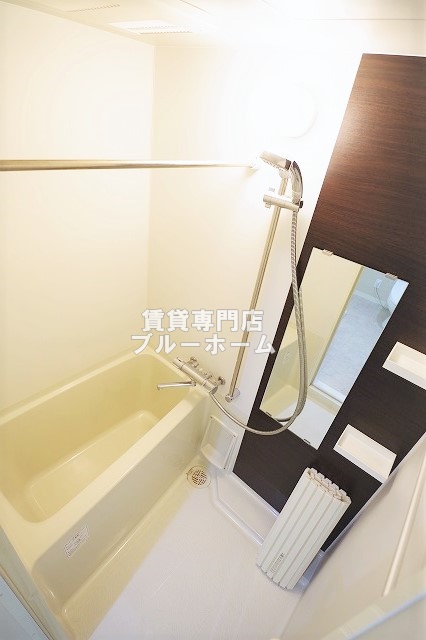 バス・シャワールーム　浴室乾燥機付きで雨の日の洗濯に困らない！