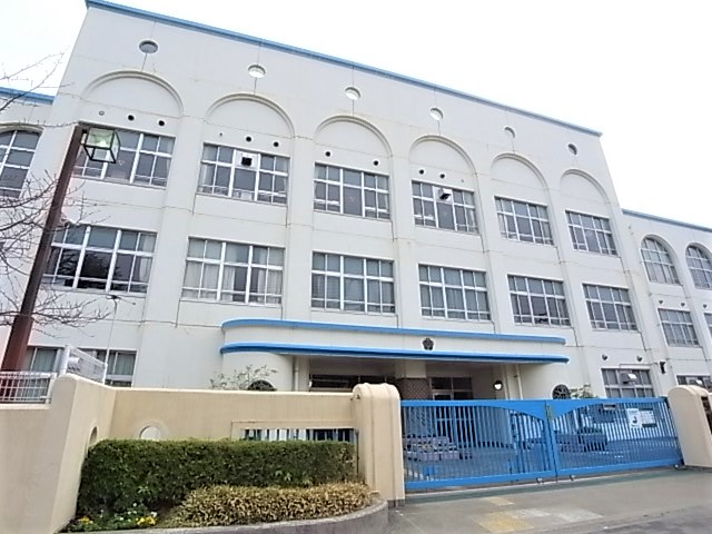 小学校　神戸市立本山第二小学校（小学校）まで640m