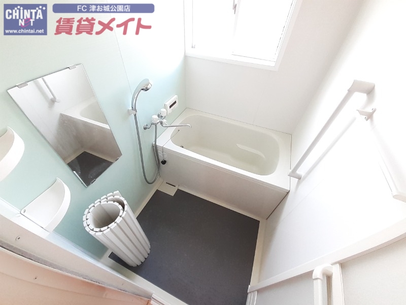 バス・シャワールーム　同じ物件、別部屋の写真です