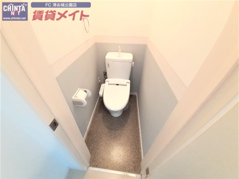 トイレ　同じ物件、別部屋の写真です