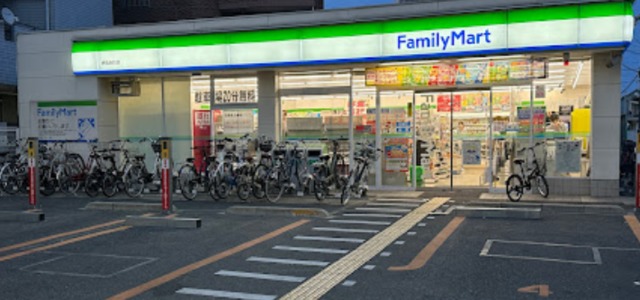 コンビニ　ファミリーマート堺鳳東町店（コンビニ）まで981m