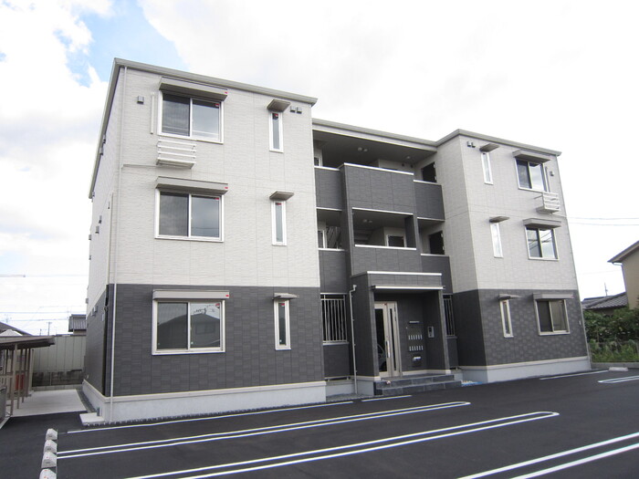 建物外観　落ち着いた雰囲気の外観です