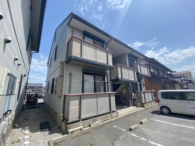 建物外観　駐車場１台無料です！