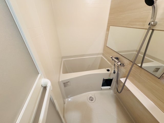 バス・シャワールーム　同タイプの写真です。
