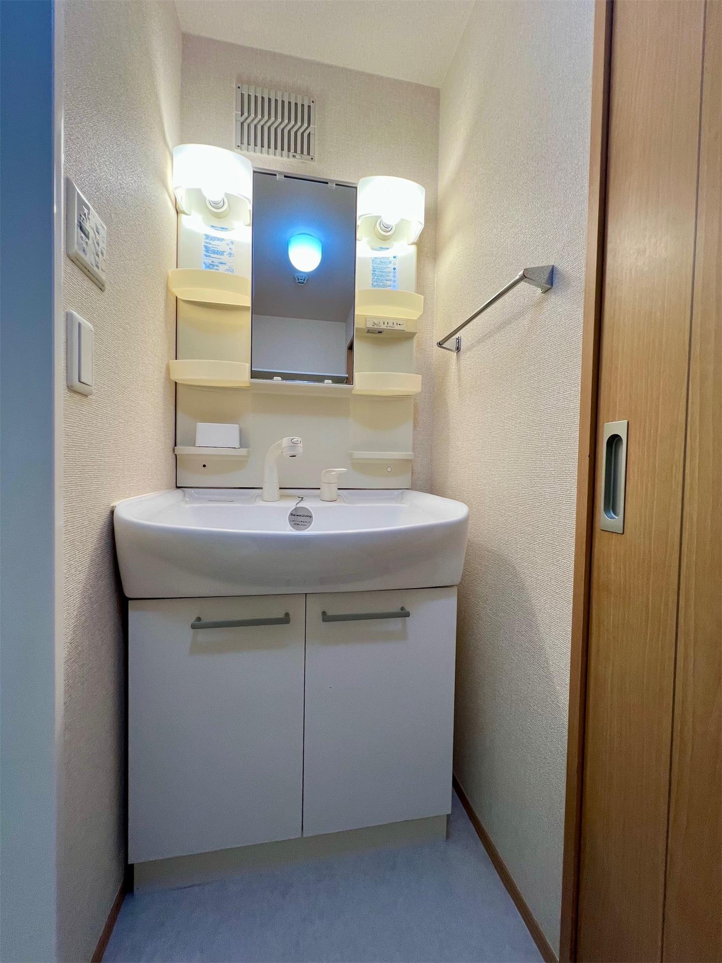 洗面設備　同タイプ室内（反転タイプ）