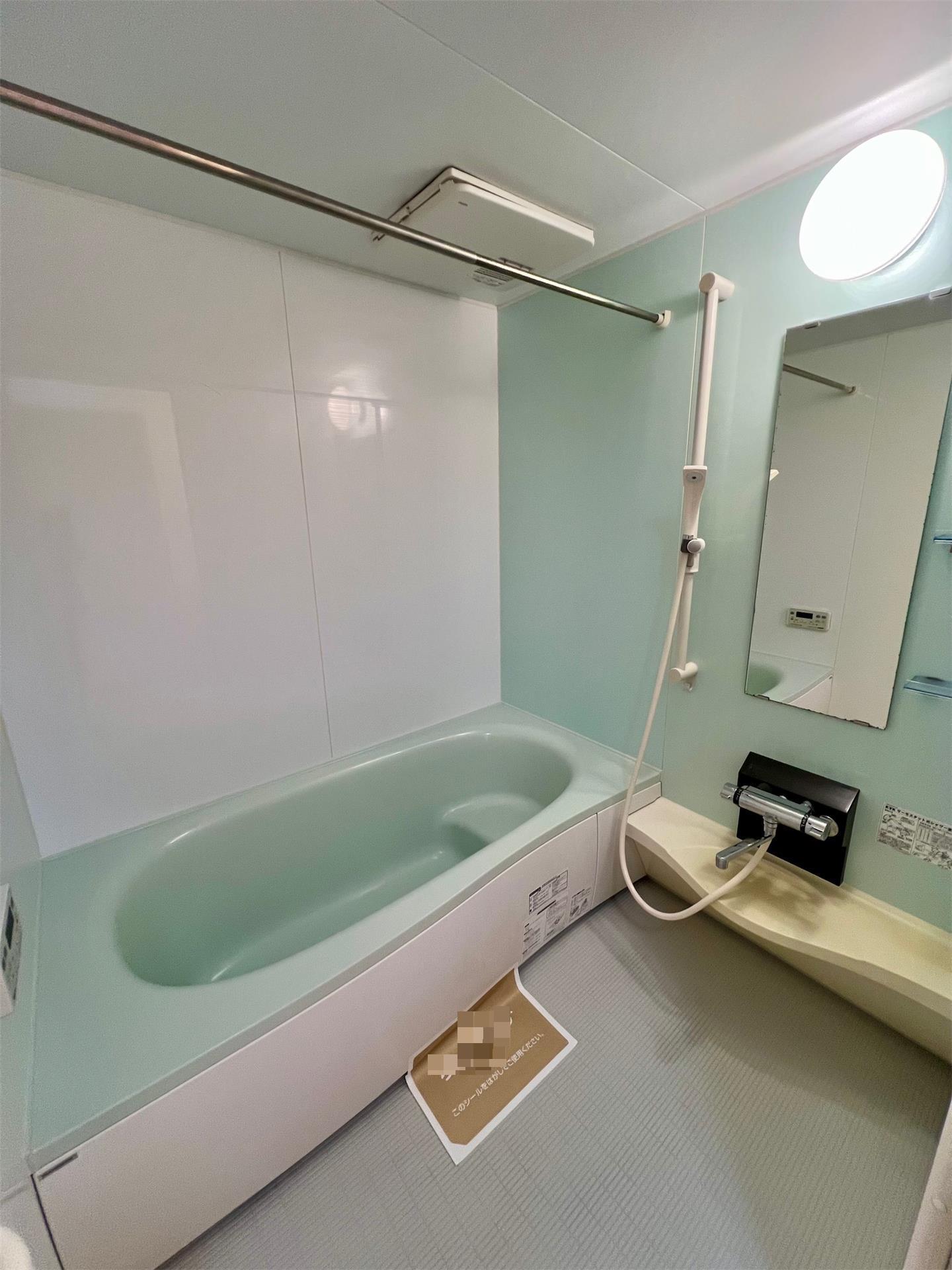 バス・シャワールーム　同タイプ室内（反転タイプ）