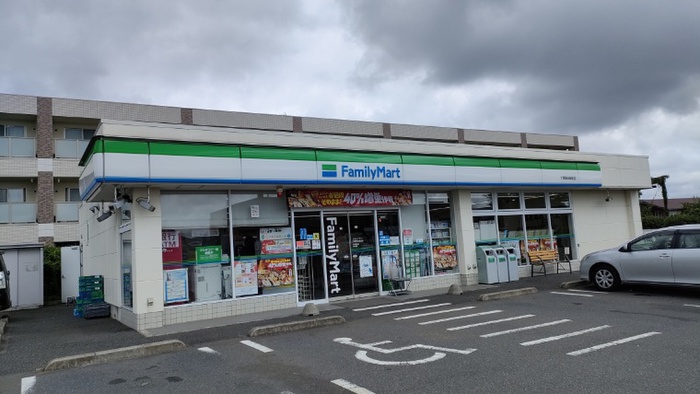 コンビニ　ファミリーマート（コンビニ）まで160m