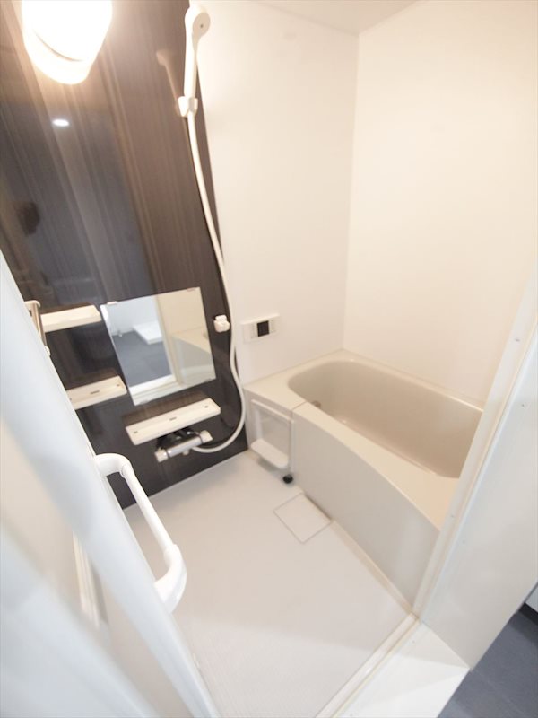 バス・シャワールーム　追い焚き　オートバス機能付バスルーム