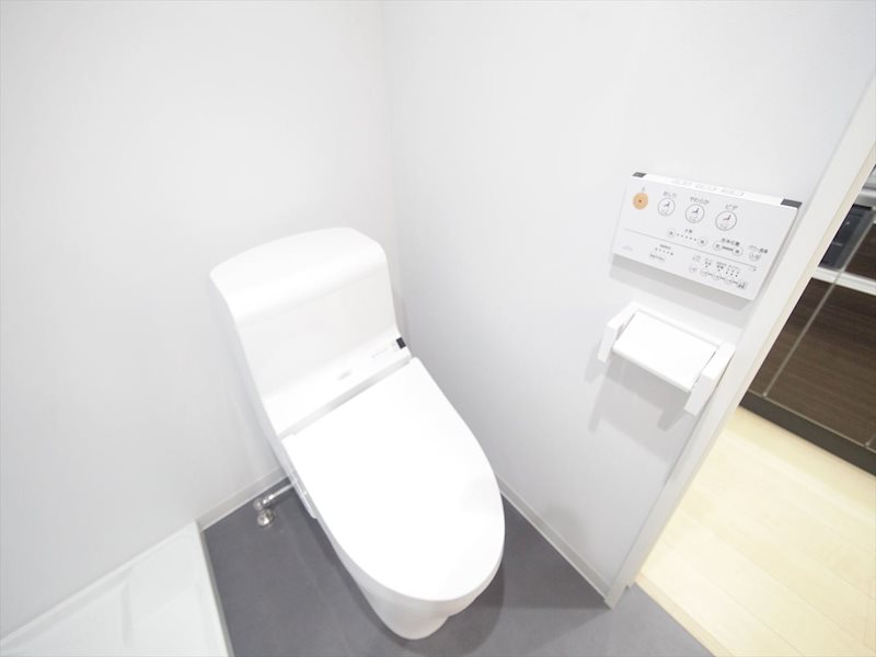 トイレ　温水洗浄暖房便座付トイレ