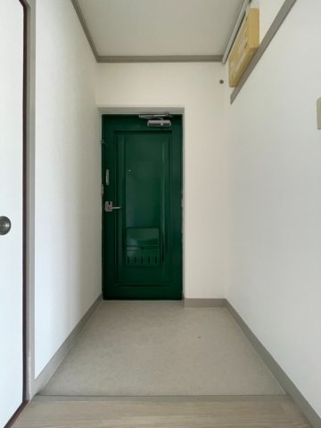 玄関　※画像は反転タイプの間取りのものです。