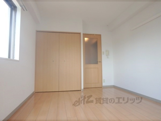 居室・リビング　２面窓のお部屋です。