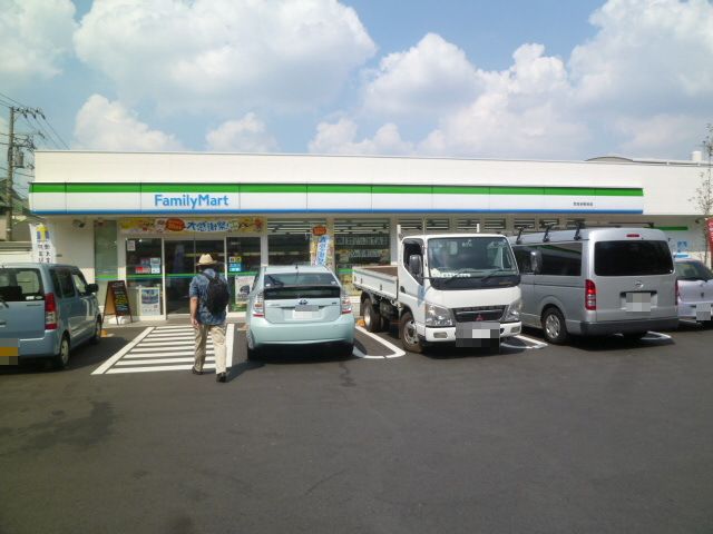 コンビニ　ファミリーマート世田谷粕谷店（コンビニ）まで450m