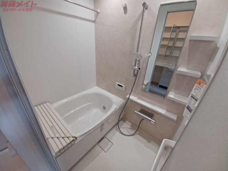 バス・シャワールーム　同物件別部屋の参考写真