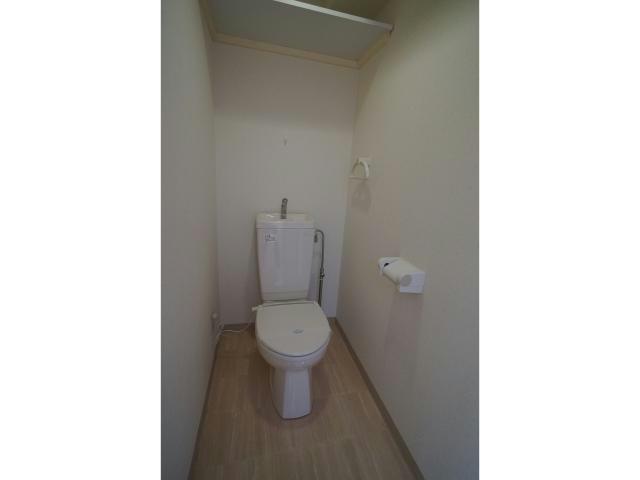 トイレ　温水洗浄便座がつきます♪