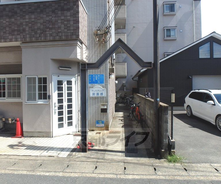 その他共有部分　建物入り口です。