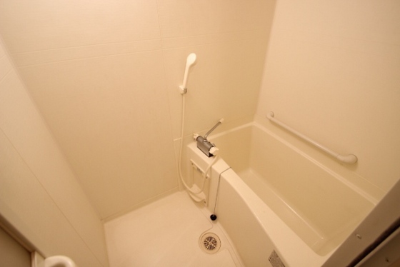 バス・シャワールーム　※別部屋の写真です