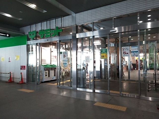スーパー　サミットストア 篠崎ツインプレイス店（スーパー）まで77m
