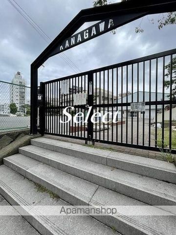 小学校　横浜市立神奈川小学校（小学校）まで490m